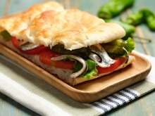 1 Φυσικός Χυμός επιλογής + 1 Sandwich Νηστίσιμο με Μπιφτέκι Λαχανικών - Ντομάτα - Μαρούλι - Σως Νηστίσιμη