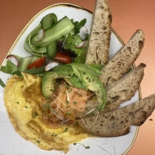 Ομελέτα Salmon Avocado