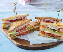 4 Club Sandwich επιλογής + 1 Coca-Cola 1lt ΔΩΡΟ