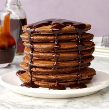 Pancakes με Φρέσκα Φρούτα και Μέλι