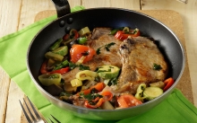 Καπνιστή Μπριζόλα Κρασάτη με Λαχανικά