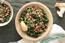 Φασόλια Μαυρομάτικα με Σπανάκι