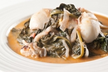 Σουπιές με Τσιγαριστά Χόρτα