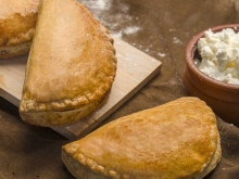 2 Καφέδες επιλογής + 2 Τυρόπιτες