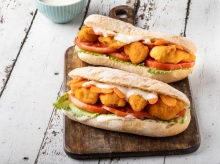 Sandwich Κοτομπουκιές - Μπέικον - Τσένταρ - Μέλι - Μουστάρδα