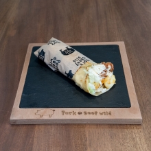 Παραδοσιακή Ροδίτικη Πίτα με Μαριναρισμένο Τηγανητό Κοτόπουλο