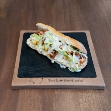 Ψωμάκι με Μαριναρισμένο Τηγανητό Κοτόπουλο