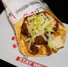 Παραδοσιακή Ροδίτικη Πίτα με Μαριναρισμένο Τηγανητό Κοτόπουλο