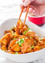 1 Μερίδα Spring Rolls + 1 Sweet and Sour Chicken + 1 Chicken with Cashew Nuts + 1 Egg Fried Rice