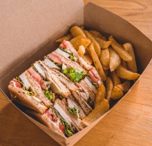 1 Club Sandwich Κοτόπουλο + 1 Coca-Cola 330ml επιλογής