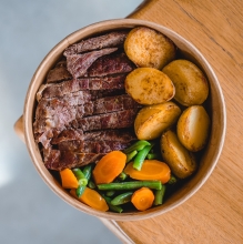 Μοσχάρι με Πατάτες Baby, Φασολάκια και Καρότο