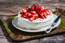 Τούρτα Φράουλα - Σοκολάτα Γάλακτος (κανονική)