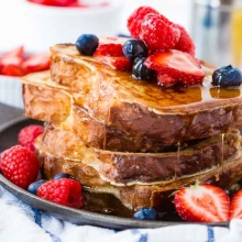 French Toast Τσουρέκι με Bueno και Παγωτό Βανίλια Μαδαγασκάρης