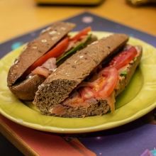 Μπαγκέτα Πολύσπορη Καπνιστό Σολομό