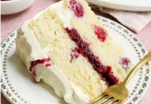 Κέικ με Κόκκινα Φρούτα και Frosting Κρέμας Τυριού