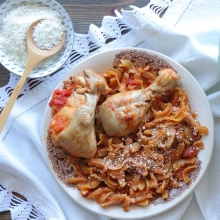 Κοτόπουλο Κοκκινιστό με Χυλοπίτες