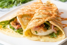 Κρέπα με Gouda, Γαλοπούλα, Ντομάτα, Πατατάκια Sticks και Μαγιονέζα