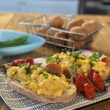 Μπαγκέτα Λευκή με Αυγά Scramble