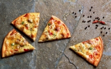 Pizza Gorgongola e Funghi (κομμάτι)