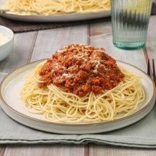 Μακαρόνια με Κιμά + Ψωμάκι + 1 Αναψυκτικό 330ml