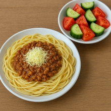 Μακαρόνια με Κιμά και Τυρί + Σαλάτα Αγγουροντομάτα