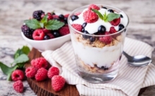 Γιαούρτι 2% Στραγγιστό με Mix Ξηρών Καρπών, Μέλι και Βρώμη