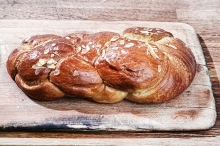 Τσουρέκι Γεμιστό Ferrero (κιλό)