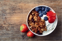 Γιαούρτι με Cranberries, Λιναρόσπορο, Granola και Μέλι