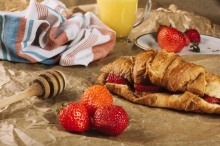 Croissant Σοκολάτα Βελγίου με Φρούτο Φράουλα
