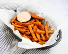 Πατάτες Τηγανητές με Cheddar Sauce