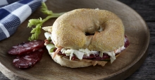 Bagel Παπαρουνόσπορο Σαλάμι