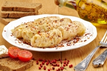 Λαχανοντολμάδες Φούρνου με Μοσχαρίσιο Κιμά, Ρύζι και Σάλτσα Ντομάτας