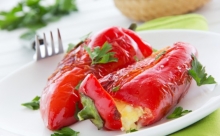 Πιπεριές Φλωρίνης Γεμιστές με Πληγούρι και Λαχανικά