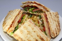 1 Pita Club επιλογής + 1 Κρέπα Nutella με Μπισκότο