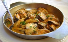 Μύδια Κοκκινιστά Σαγανάκι