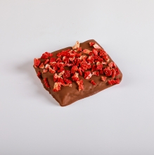 Dubai Strawberry Crunchy Gourmet Bar