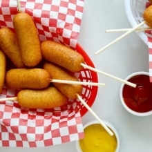 Corn Dogs με Τηγανητές Πατάτες