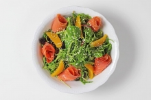 Σαλάτα Καπνιστού Σολομού